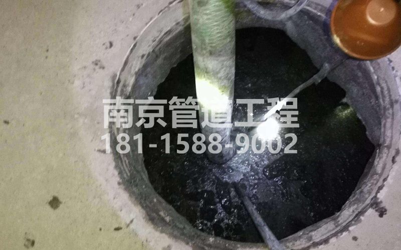 216南化新村清理化粪池