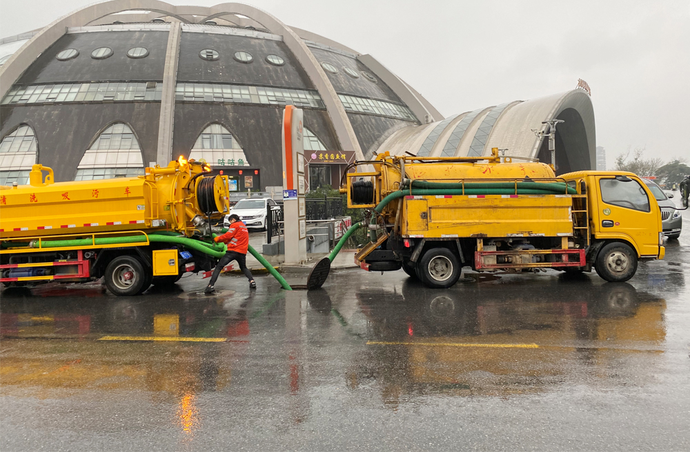 南化新村商场管道清淤