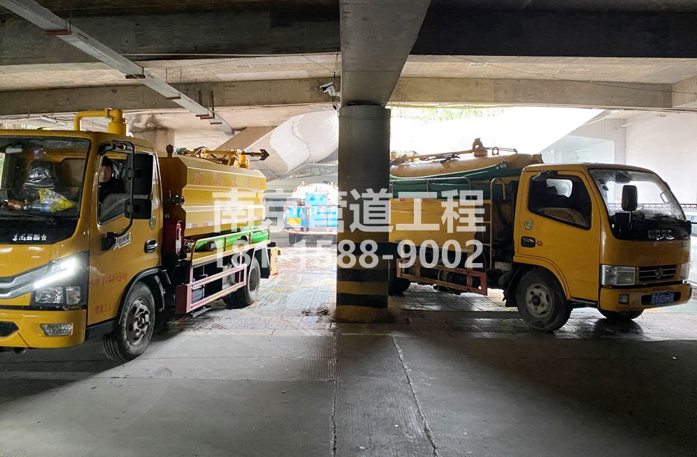 南化新村商场地下室化粪池清理