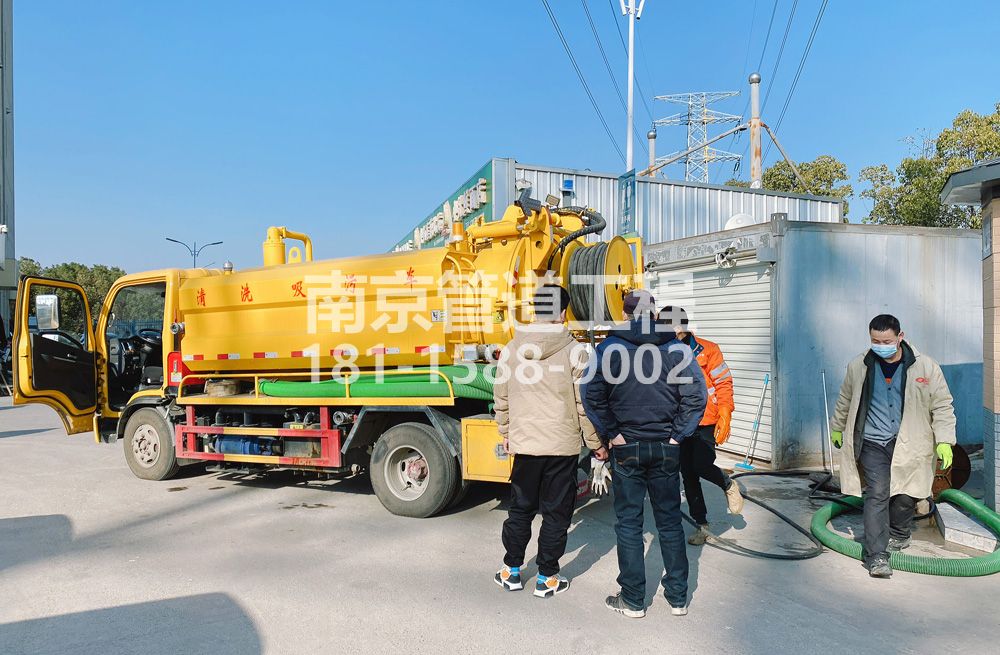 南化新村粮油市场化粪池清理